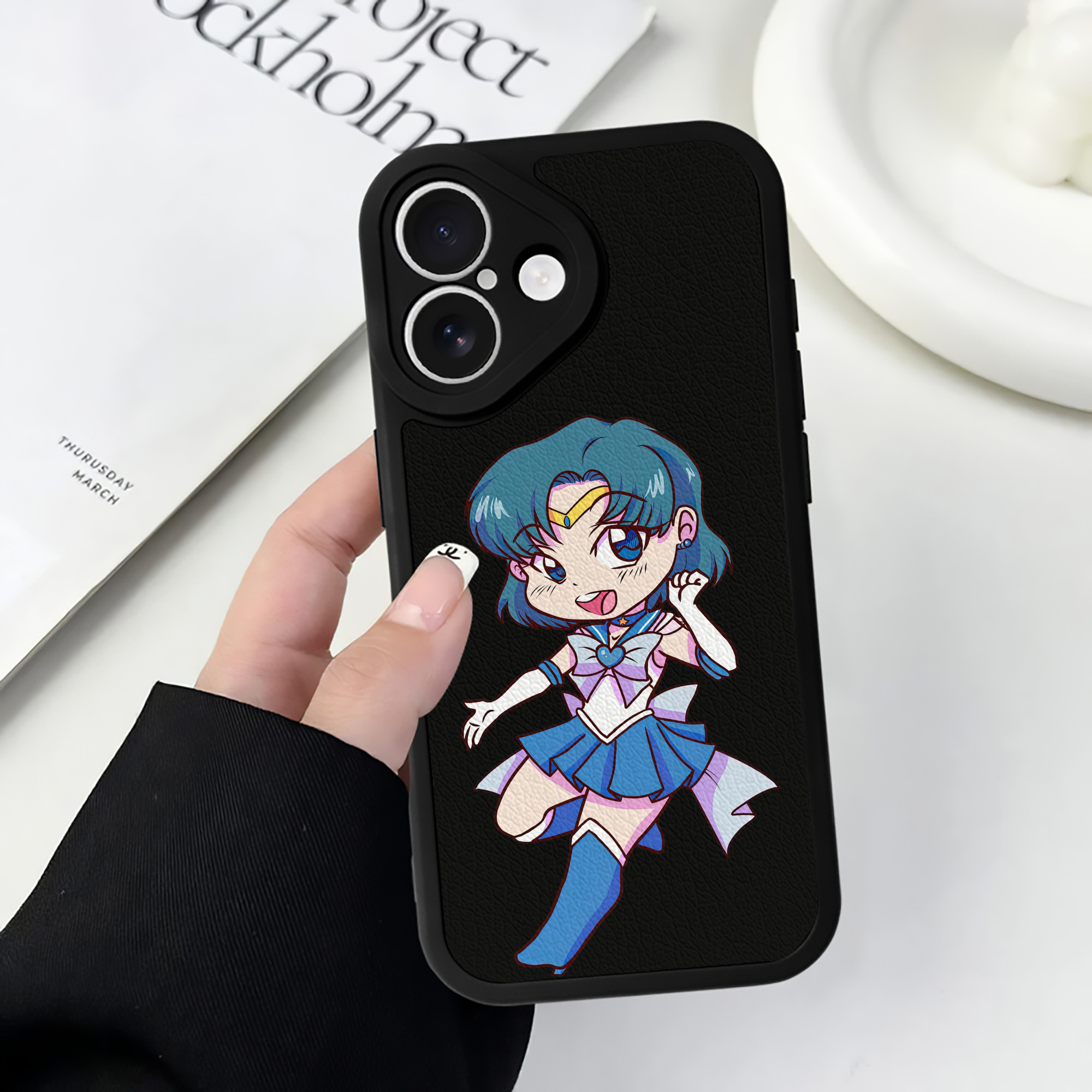 （画像用） 美少女戦士セーラームーン 水野 亜美 みずの あみ Sailor Moon Mizuno Ami 【iPhone 16シリーズ対応】シリコンスマホケース（レザー調） 材質：シリコン
